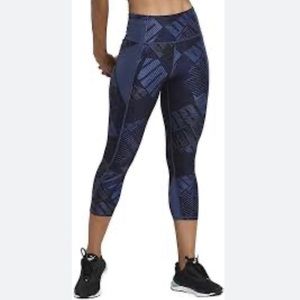 SALE‼️ Puma cropped leggings in navy logo print